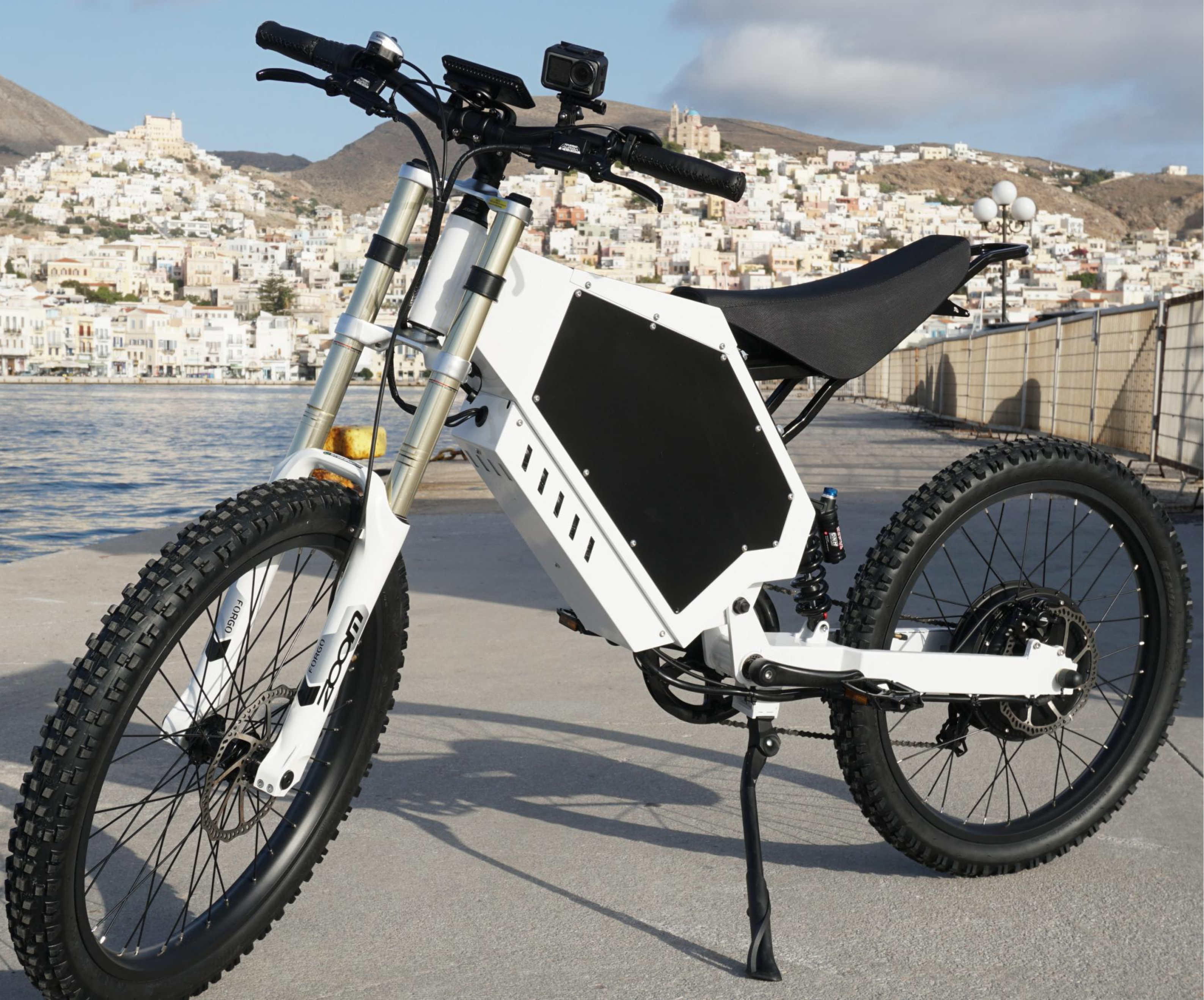 TEKTRO 4-piston brakes and KKE rear shock for high-speed stability