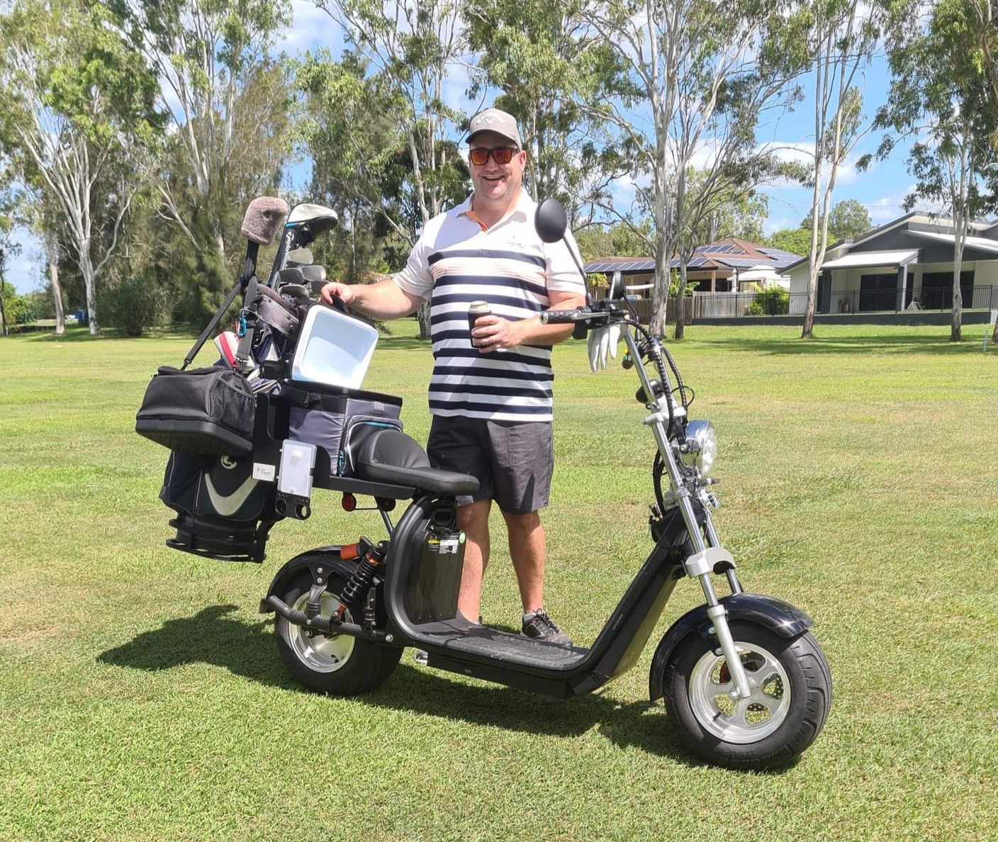 Electric golf scooter with steel frame and golf bag stand for secure club storage during rides
