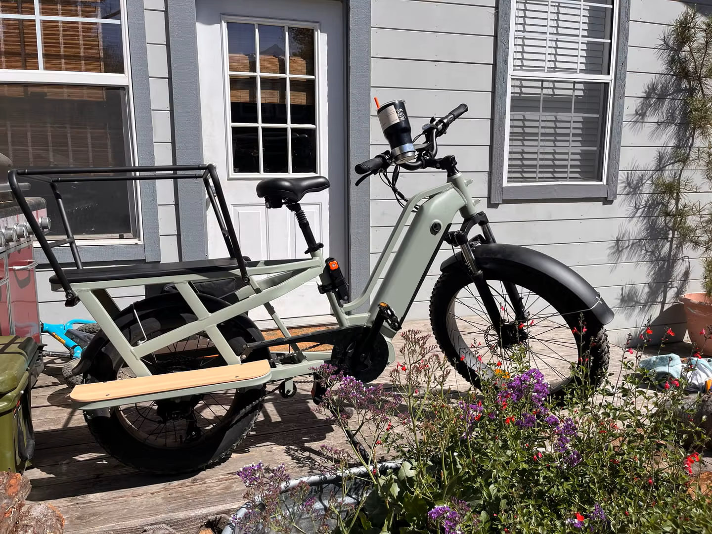 Fast-charging port for 4–5 hour battery recharge on electric bikes