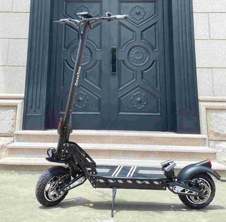 Side profile of DT10 scooter showcasing 10-inch vacuum tires and foldable design